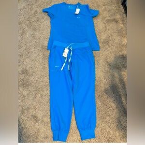 Figs scrubs set with petite pants Medium
